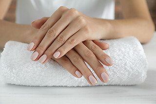 LUKSUS MANICURE OG PEDICURE
